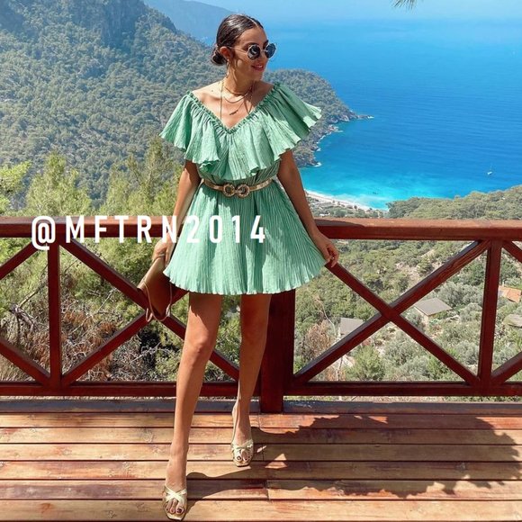 SOLD! BLOGGERS' FAVE!!! ZARA Short V-Neck Dress* - Picture 3 of 16